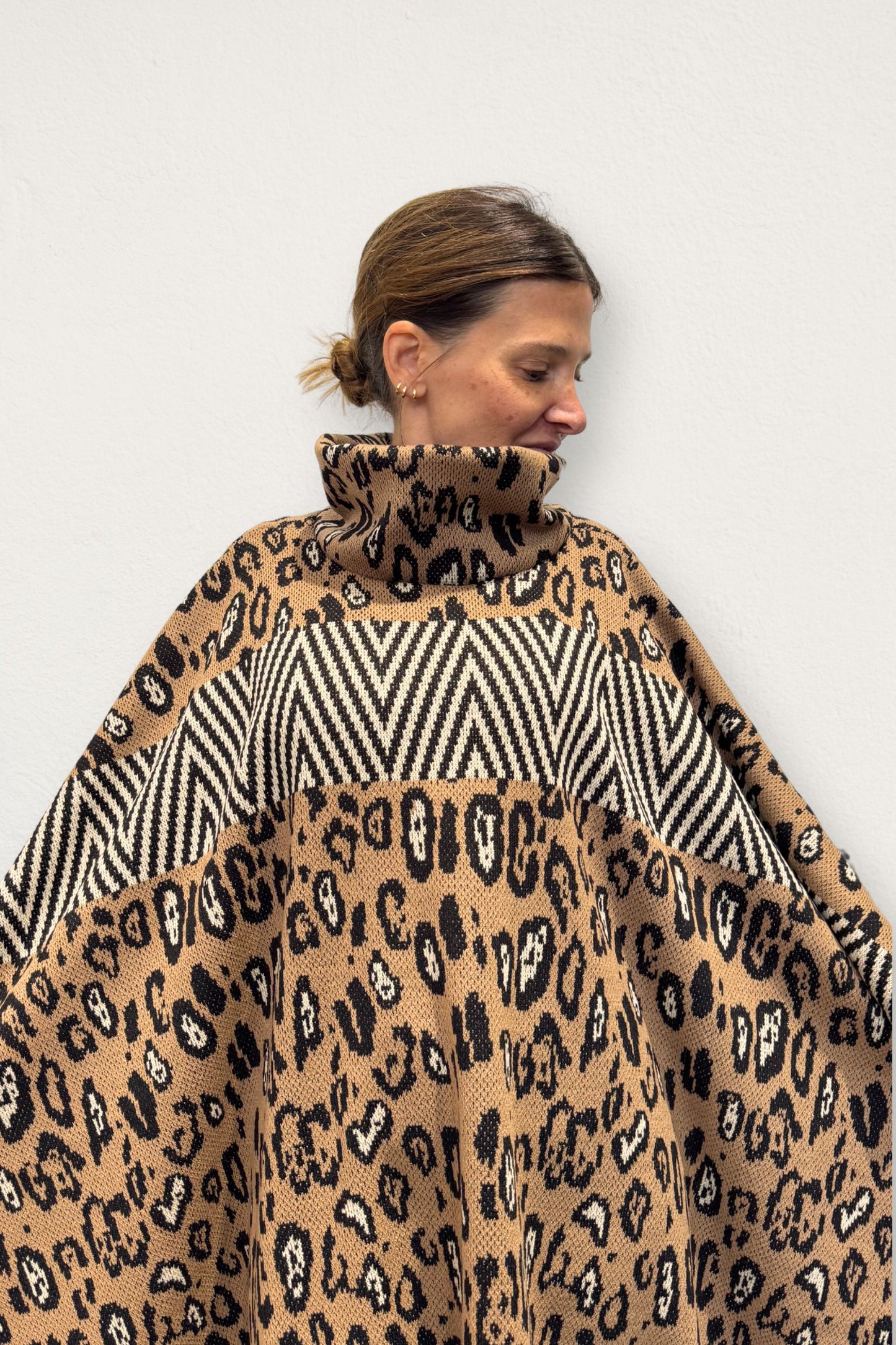 Poncho Laura print
