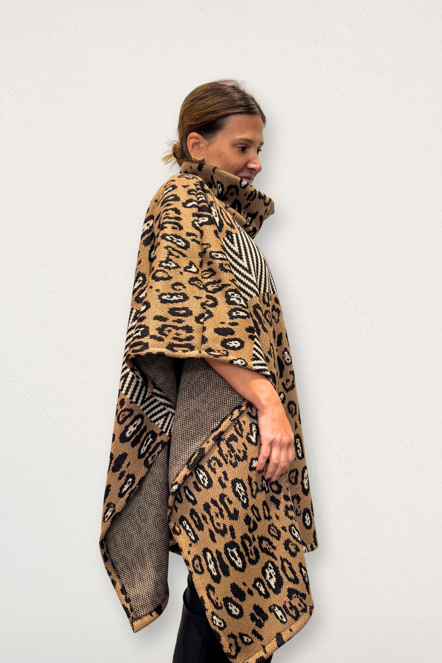 Poncho Laura print