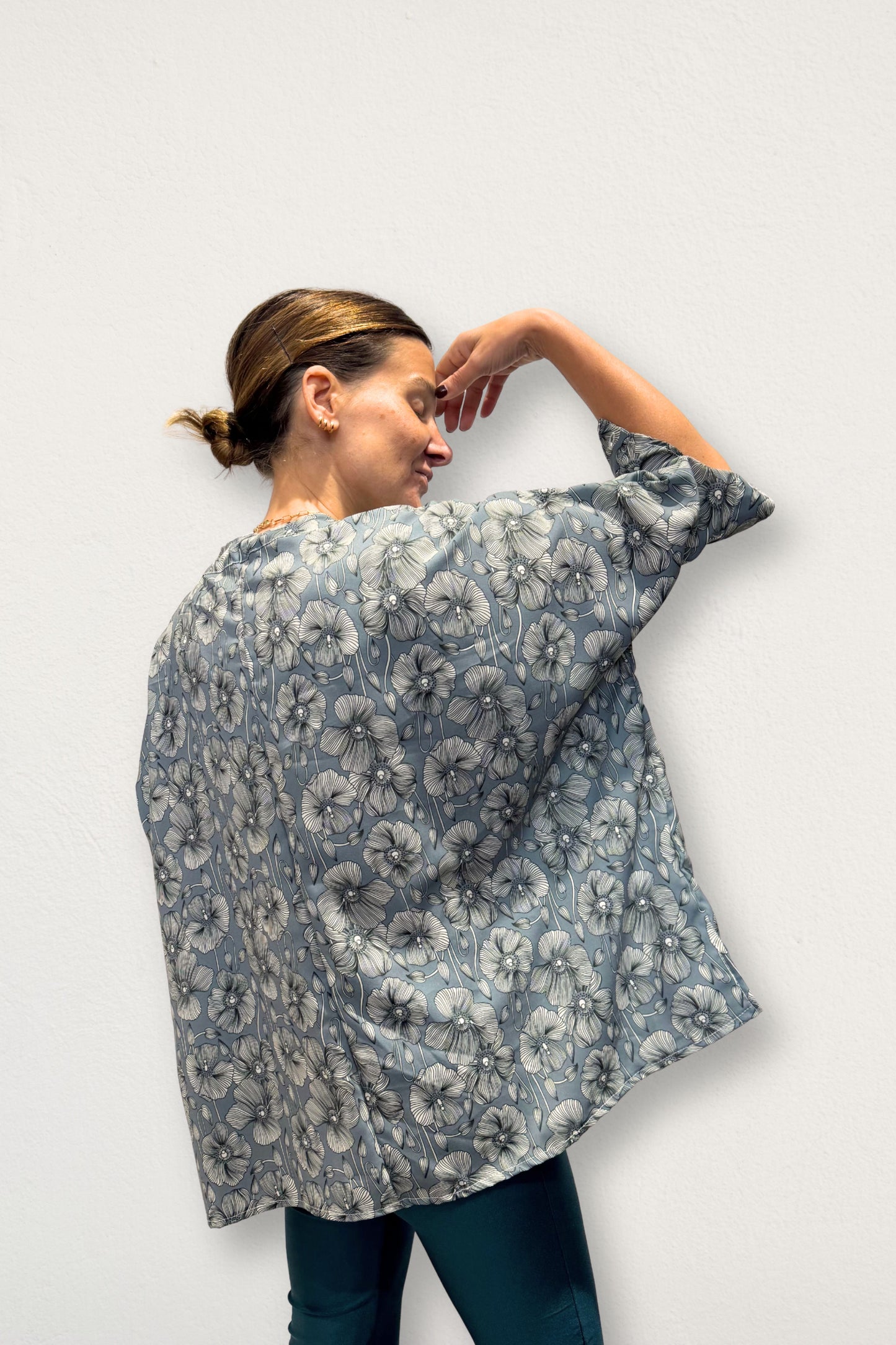 Blusa Paz azul flores