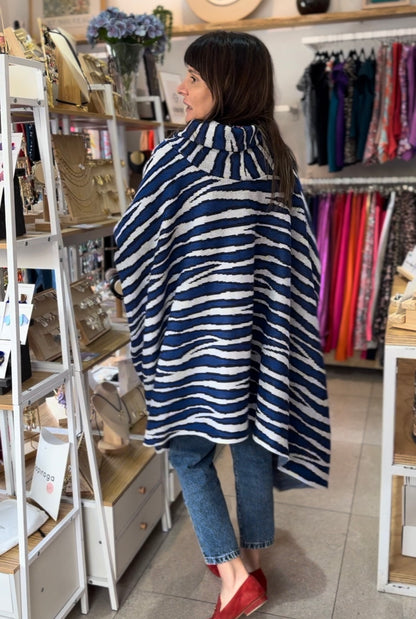 Poncho Laura print